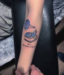 Another elegant spot for a small note would be on the back of the neck. Music Tattoo Minimal Novocom Top