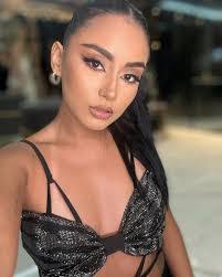 Carla Medrano's Instagram, Twitter & Facebook