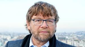 Daniel Vall's Instagram, Twitter & Facebook