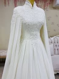 Pin By Nyasia Speller On Tesettur Gelinlik In 2020 Cape Wedding Dress Wedding Dress Fabrics Plain Wedding Dress