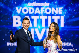 Terzo artista sul palco di otranto è francesco gabbani, primo artista eurovisivo della serata, che canta la sua hit estiva il sudore ci appiccica e il brano sanremese. Radionorba Vodafone Battiti Live 2020 La Seconda Puntata Questa Sera Su Telenorba E Radionorba Lunedi Su Italia 1 Radionorba