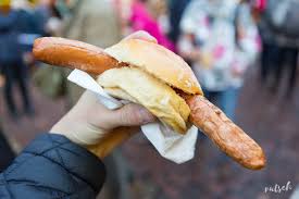 Pendant deux semaines, les artisans vous présentent leurs créations et spécialités. J Ai Passe Mon Dimanche Au Marche De Noel De Fribourg En Brisgau