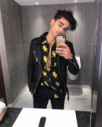 Typical Mirror Selfie Part Who Even Knows At This Point See You In 4 Days Paris Photography Poses For Men Mirror Selfie Poses Selfie Poses /r/mirrorselfie is a place for people to post and enjoy mirror selfies. pinterest