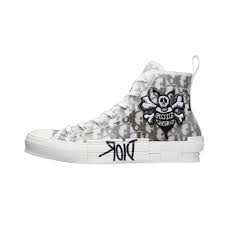 Sneaker b23 haute dior and daniel arsham motif newspaper. Dior And Shawn B23 High Top Bee Embroidery Ofour