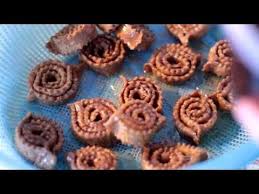 Chebakia Dat Zijn Marokkaanse Koekjes Die Meestal Tijdens De Ramadan Worden Gemaakt Heerlijk Bij Een Komm Voedsel Ideeen Marokkaanse Recepten Ramadanrecepten