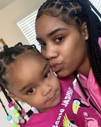 Ashley has one daughter named Holly . Ashley is married to Bariki. Twitter:  _mermaidbarbie IG and SC: ashleysiren