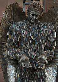 (she's also the mother of chris evans's character.) a giant sculpture made mostly of knives which will almost certainly be used in a murder (or three). Artway Eu