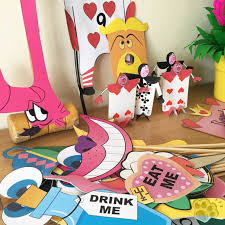 Alice au pays des merveilles : Un Anniversaire Alice Au Pays Des Merveilles Bricolages Et Diy La Pate D Amanda