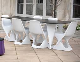En aluminium, teck ou béton, elle saura résister aux intempéries. Table De Jardin Sam Iso Paul Table De Jardin Design Mobilier Design
