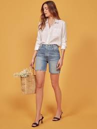 I M Both Shocked And Intrigued That This Controversial Denim Trend Is A Thing Jeans For Short Women Jeans For Short Legs Short Outfits
