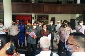 Oke cita rasa sponge cake kali ini mungkin tidak se spektakuler sponge cake umumnya dan mungkin waktu 10 menit yang saya tuliskan pada judul di atas terlalu lebay. Eksekusi Hotel White Rose Diwarnai Tangisan Karyawan Netizen Indonesia