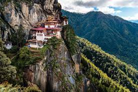 Auf den steilen bergabhängen und auf den hohen felsen, mitten in. Bhutan Google Search