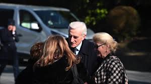 Il nucleo del loro patrimonio è costituito dall'industria automobilistica facente ora parte del gruppo fiat chrysler automobiles, ma sono molti i settori. Marella Agnelli Sepolta A Villar Perosa A Fianco Del Figlio Edoardo E Del Marito La Repubblica