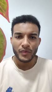 O humorista Andrew Barros se manifestou nesta semana após sofrer críticas  nas redes sociais por conta de uma piada escrita há 8 anos, mas que voltou  a ganhar repercussão recentemente. Na época,