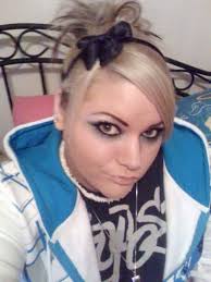 A pose I thought of with my guitar while listening to this song