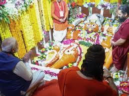 PM Narendra Modi Visits Bade Hanuman Temple In Prayagraj & Here's All You Need To Know About This Unique Temple | Curly Tales