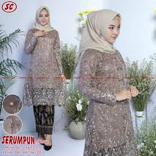 Jangan lupa untuk mempertimbangkan anggaran. Harga Kebaya Lamaran Terbaik Batik Kebaya Pakaian Wanita Juni 2021 Shopee Indonesia