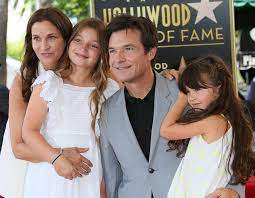 After appearing in several 1980s and 1990s sitcoms, including it's your move, and the hogan. Jason Bateman Starportrat News Bilder Gala De