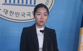 아직도 뉴욕의 거리에는 여성노동자들이 빵과 장미를 외쳤던 그 날의 울림이 남아있습니다. ì ìë¹ ì¬ë²ëë¨ íì¬ ë¬´ì£ íê²° ë²ìì ì  ìêµ¬ ê°ì¸ê¸° ì¤í¸ë ì´í¸ë´ì¤