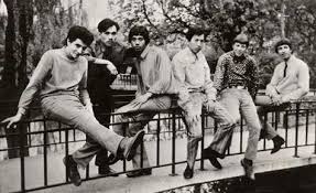 Anda mengetahui judul dan nama penyanyi. Lirik Kerinduanku Ahmad Albar Chord