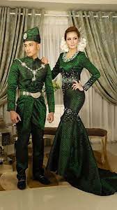 Baju menjadikan ciri khas utama dari sebuah prosesi adat yang dijalankan. Pin Di Wedding Ideas