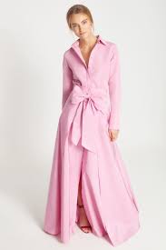 ¡compra carolina herrera online para hombre o mujer a precio de oferta! Verano 2019 Carolina Herrera Tiene Muy Rebajadas Todas Estas Prendas Estilosas Con El Poder De Hacerte El Look De Invitada O El De Novia