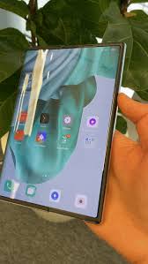 Oppo x 2021 comes with a big display that expands from 6.7 inches to 7.4 inches with an oled capacitive touchscreen. Oppo X 2021 Concept Smartphone With Roll Display In Hands On