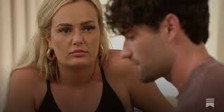 7 Amber Flags To Look Out For In Astrology Compatibility