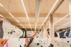 Möglichkeiten zum duschen sind aber im outdoorbereich vorhanden. Steinblock Boulderhalle In Dornbirn Eroffnet Lacrux Klettermagazin