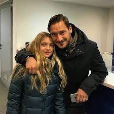 Chanel totti di nuovo al centro dell'attenzione. Caso Chanel Totti Parla Francesco Totti In Arrivo Conseguenze Legali