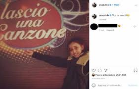 Giulia sprizza gioia da tutti i pori ma quando parte il filmato registrato anche lei, la prof più temuta della scuola della de filippi, le fa dei dolcissimi auguri e la stabile è incredula. Giulia Stabile Chi E Eta Fidanzato Genitori Scuola Biografia