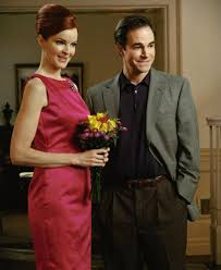 Now she's taking us into the lives of her family, friends and neighbors, commenting from her elevated p.o.v. Desperate Housewives Nicht Immer Nur Verzweifelt Gala De