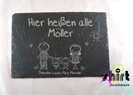 Hier Angeboten Wird Eine Wetterfeste Schiefertafel Mit Lasergravur Ideal Als Namensschild Motiv Hier Heissen All Hausturschilder Turschild Schiefer Turschilder
