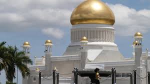 Brunei is considered a developed nation, and thanks to an abundance of oil, continues to prosper. Neue Gesetze In Kraft Schwulen In Brunei Droht Der Tod Zdfheute
