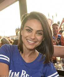 Gorgeous The Actress Looked Amazing As She Participated In The Promotion For The Brand Mila Kunis Hair Short Hair Styles Mila Kunis