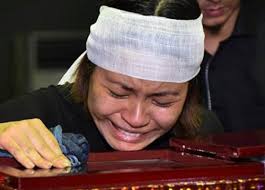 Bạn bè khóc tiễn Chí Phèo Bùi Cường, vợ nghệ sĩ nằm viện vì bị sốc