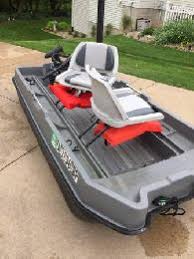 The lightweight sun dolphin american 12 jon boat has everything you need to stay on the water all day long. Sundolphin Sportsman Fishing Boat 375 Schoolcraft Boats For Sale South West Michigan Mi Shoppok