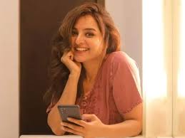 South star manju warrier took to her instagram account and shared a photo where she flaunted her skills in painting. Ijshmfbxgyxf2m