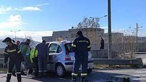Ιερείς τράκαραν έξω από εκκλησία. Agrinio Sfodrh Sygkroysh As8enoforoy Me Ix Dyo Traymaties