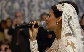 Cuca roseta esteve seis meses separada de joão lapa, quando este foi trabalhar para um clube acabada de lançar um novo disco, 'riû', cuca roseta não tem parado, e é devido ao trabalho que se. Cuca Roseta Cantou No Proprio Casamento E Foi De Ir As Lagrimas