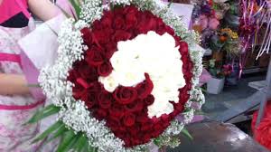 Big bouquet of flowers singapore. Florist In Singapore Making Of 99 Roses Heart Shape Hand Bouquet Youtube