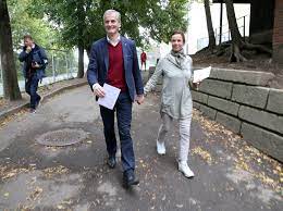 In politics, it seems counterintuitive to engage in dialogue with violent groups, with radicals and terrorists, and with the states that support them. Dette Lurer Alle Pa Om Jonas Gahr Store