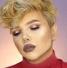 Poznaj pięciu facetów, którzy… malują się lepiej od Ciebie :)