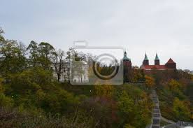 Employ strategic skills and battlecraft to earn fame and add gold to your clan treasury. Plock Skarpa Wislana Plock Der Weichselhang Fototapete Fototapeten Historisches Gebaude Plock Steigung Myloview De