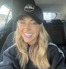 Sarah Rowe's Instagram, Twitter & Facebook