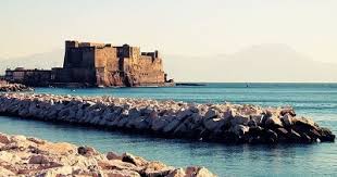 Tu sei dentro di me come l'alta marea che scompare e riappare portandoti via sei il mistero profondo la abbronzatissima a due passi dal mare, come è dolce sentirti respirare con me. Frasi Sul Mare Di Napoli In Dialetto E In Italiano Linkuaggio