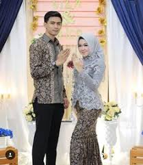 Kali ini kita akan membahas style kondangan keluarga artis maudy ayunda yang selalu kelihatan kompak. 240 Ide Couple Di 2021 Model Pakaian Pakaian Wanita Model Baju Wanita
