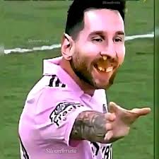 DEMBELE FUE EL AFORTUNADO!! 🤩 Ousmane Dembele enseñó en Instagram la  playera, el short y los botines de Lionel Messi. El próximo balón de oro  fue el afortunado en intercambiar con el