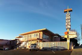 The motel offers a 24 hour front desk and newspaper, to make your visit even more pleasant. Top Motels In Santa Cruz Ca Us