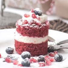 It's a light and summery concoction of marshmallowy meringue, whipped cream, and lots of berries tossed with fresh raspberry sauce. Mini Red Velvet Trifles Ina Paarman